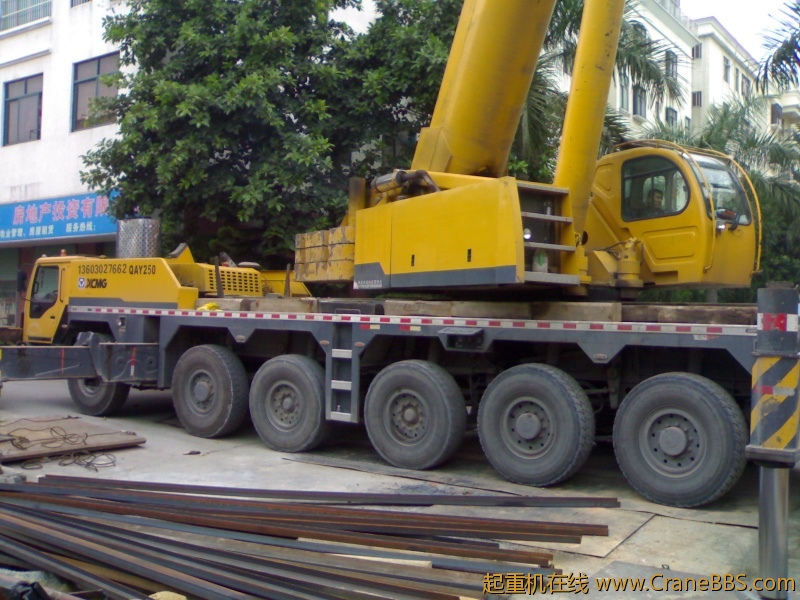 把车停好，不让进院，在外面一顿拍