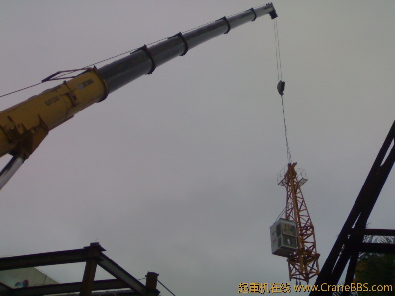 把车停好，不让进院，在外面一顿拍