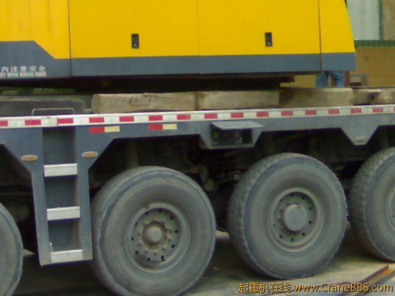 把车停好，不让进院，在外面一顿拍