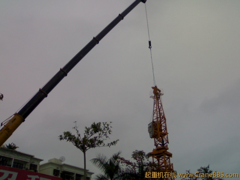 在路边就看到粗壮的大臂