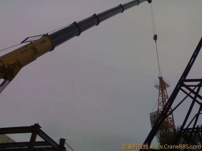 把车停好，不让进院，在外面一顿拍