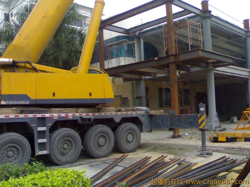 把车停好，不让进院，在外面一顿拍