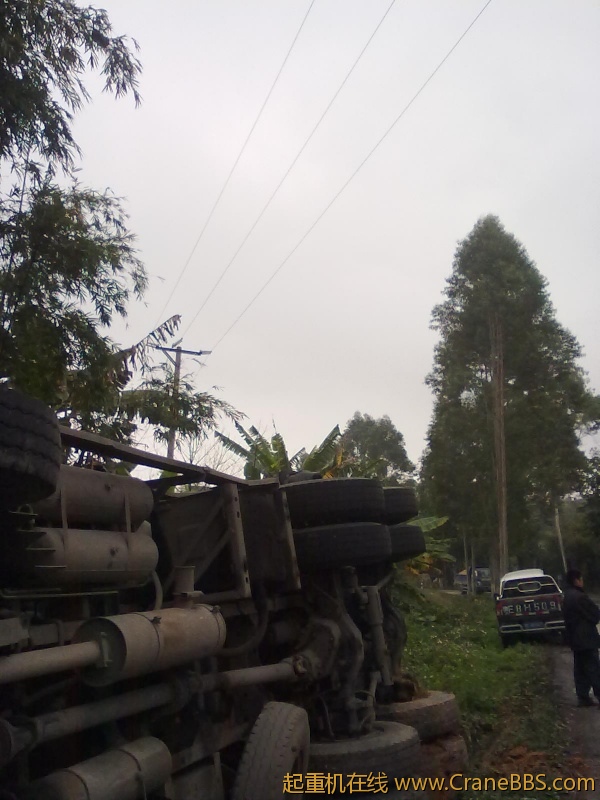 上面有高压电线