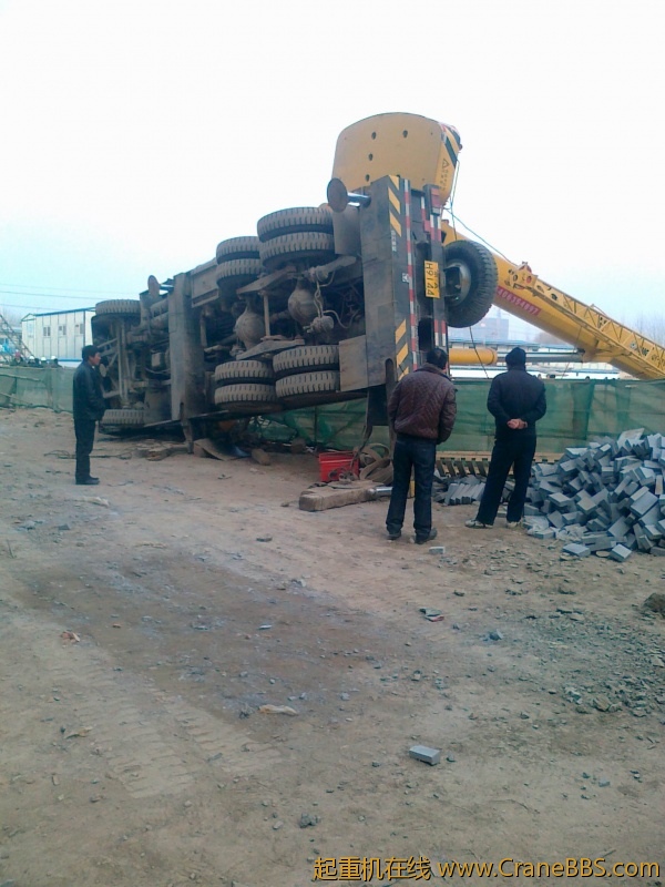 让人  纳闷的是   为什么 这边腿子申全了  却缩进去了    不解啊    