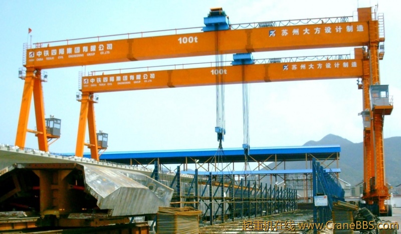 100t Rubber Tyre Gantry Crane.jpg