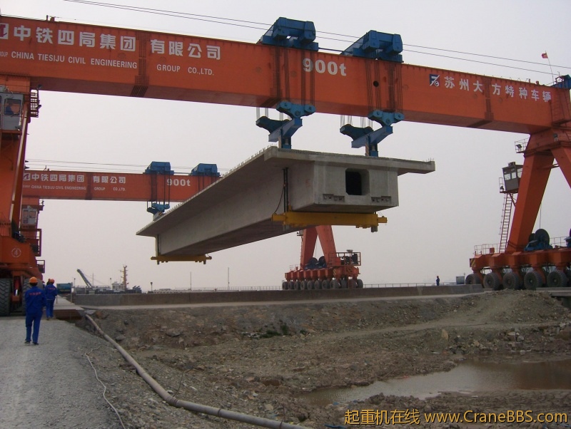 900 ton Rubber Tyre Ganry Crane 1.jpg