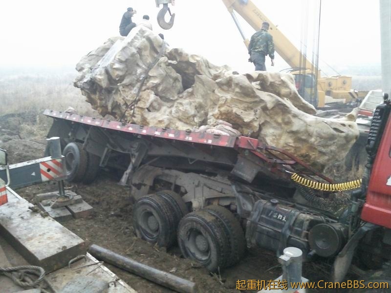 出到半路悲剧中，又得重新吊起来，再换台车来