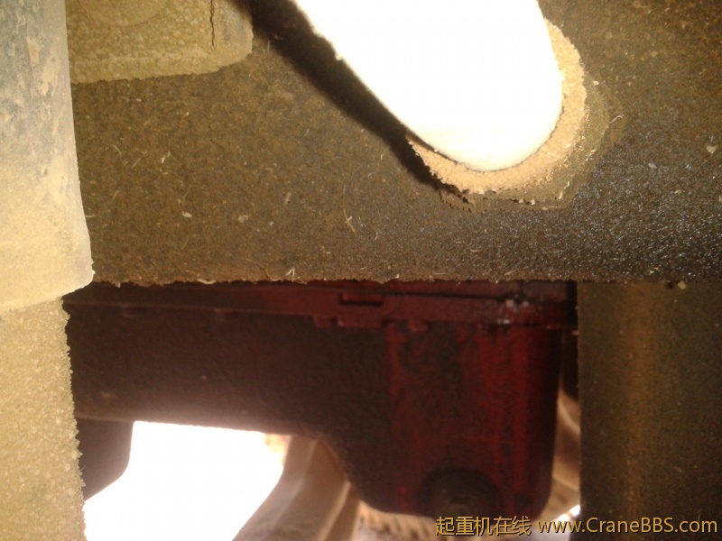 底盘下看发动机