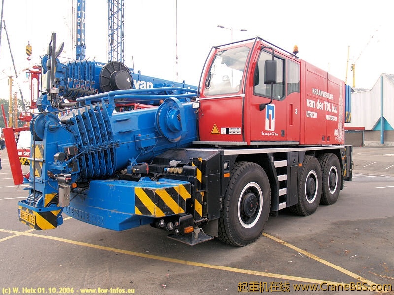 Liebherr-LTC-1055-3-1-vdTol-021006-02.jpg