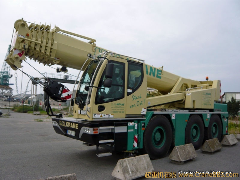 Liebherr-LTC-1045-3_1-H_N_Krane-Schlottmann-130711-05.jpg