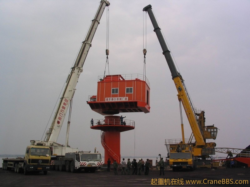 荆门万里220t、200t 码头吊装港机.jpg