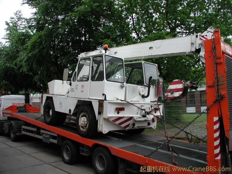 crane transport 46 Liebherr  LI 1012.jpg