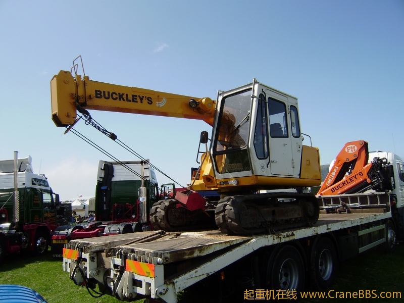 Hitatchi_compact_crawler_crane_-_P5050100.jpg