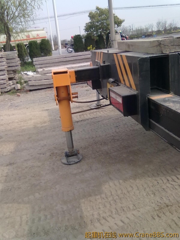 后第5条支腿，还可以做移位的，和自卸车上一个道理