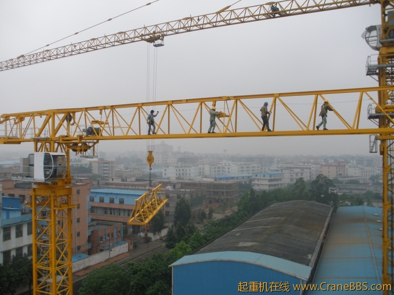 这是广州佳尔华公司生产的32吨平头塔