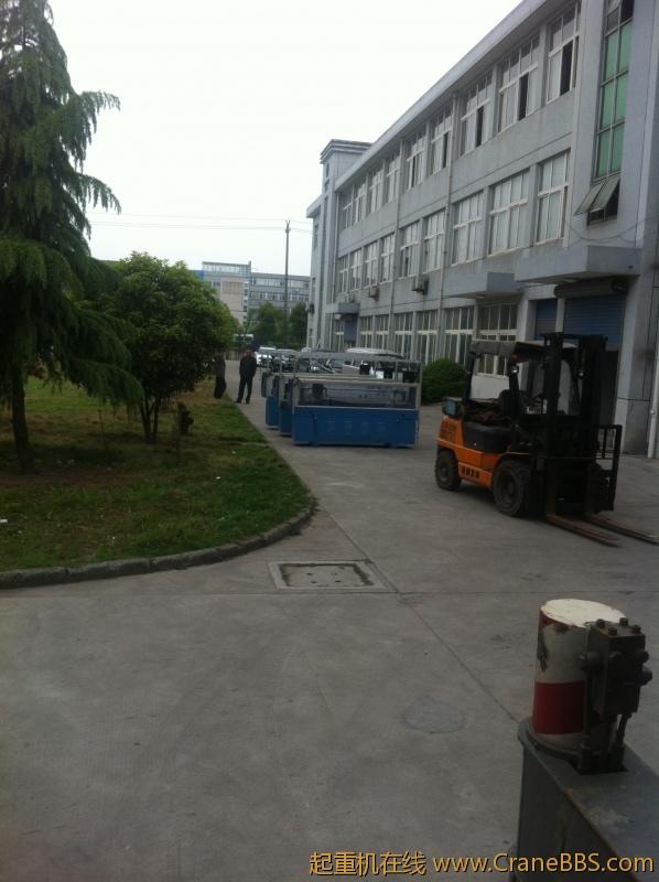 小叉车
