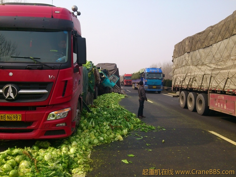 蔬菜车追尾了