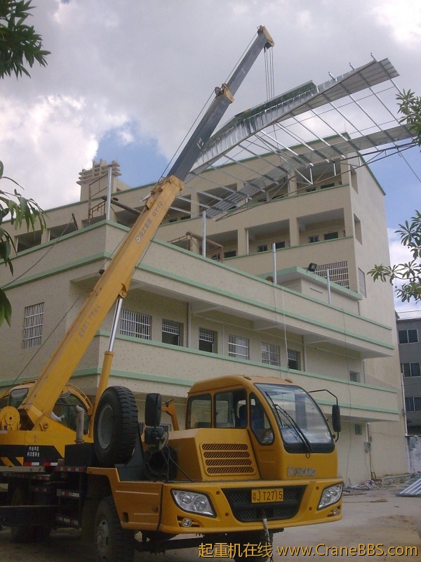 吊金字架上楼。。。