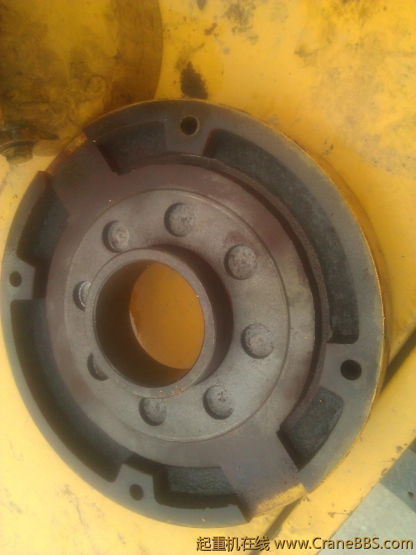 这个上面的八个孔，有八个弹簧