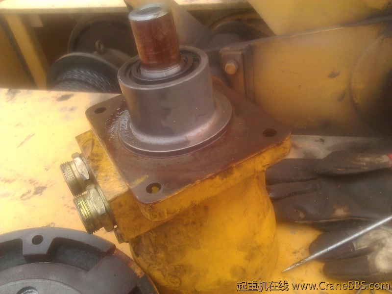 现在的回转一点作用都没有，回转没有动作