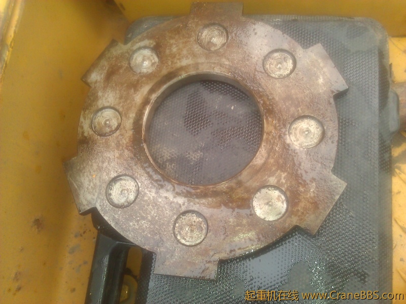 拆开后没有发现原因，就照样子装好，可是现在回转一点都没有，不知道是什么原因