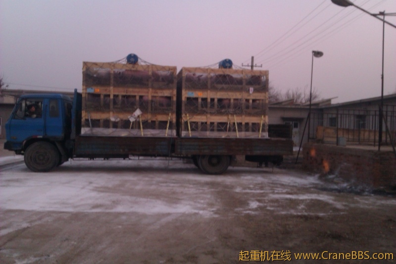 一箱子的猪要吊下来