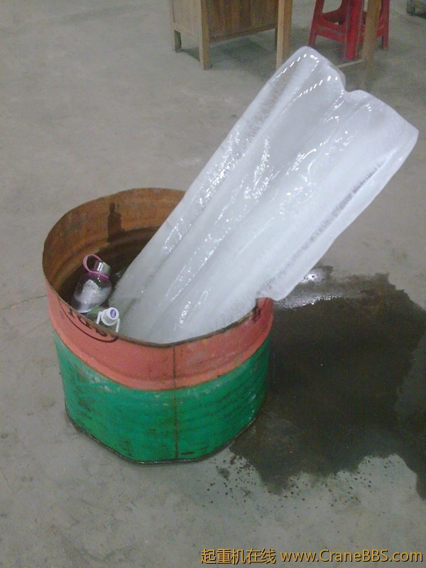 看看这冰块就知道有多热了