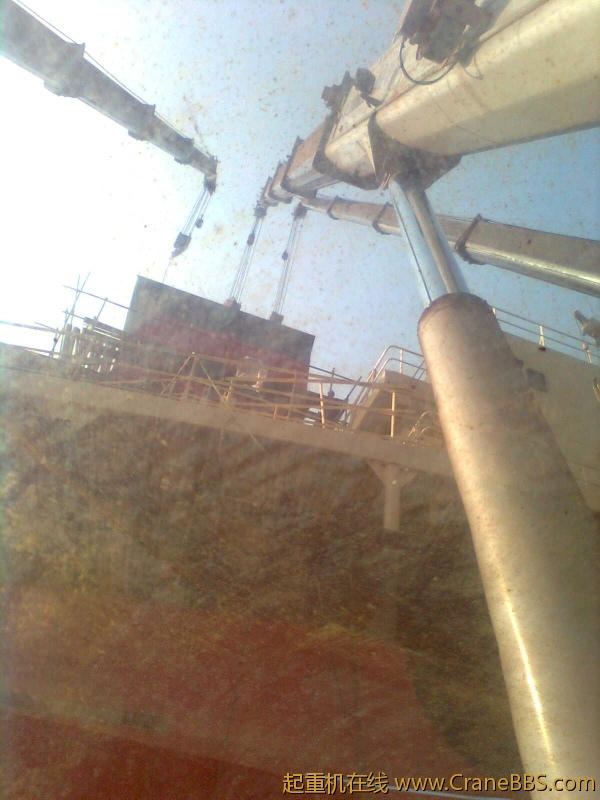 烟囱超高了，割下来3车抬吊