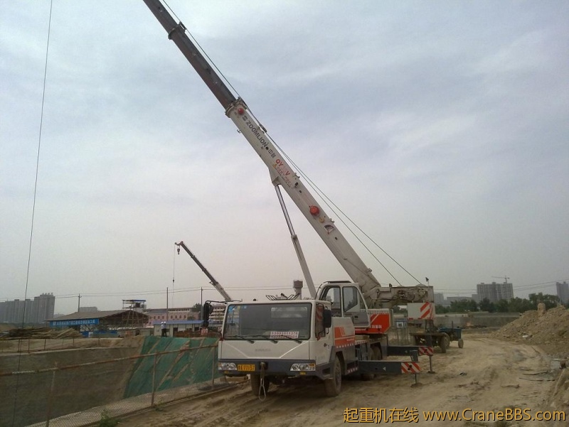 我的25V，远处那台是从北京调来的