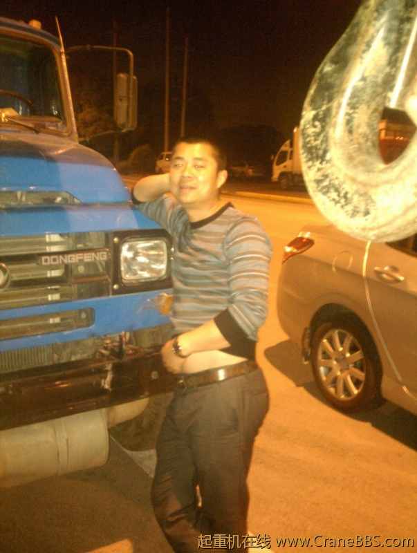 这姿势淫荡的很哪哈哈．．