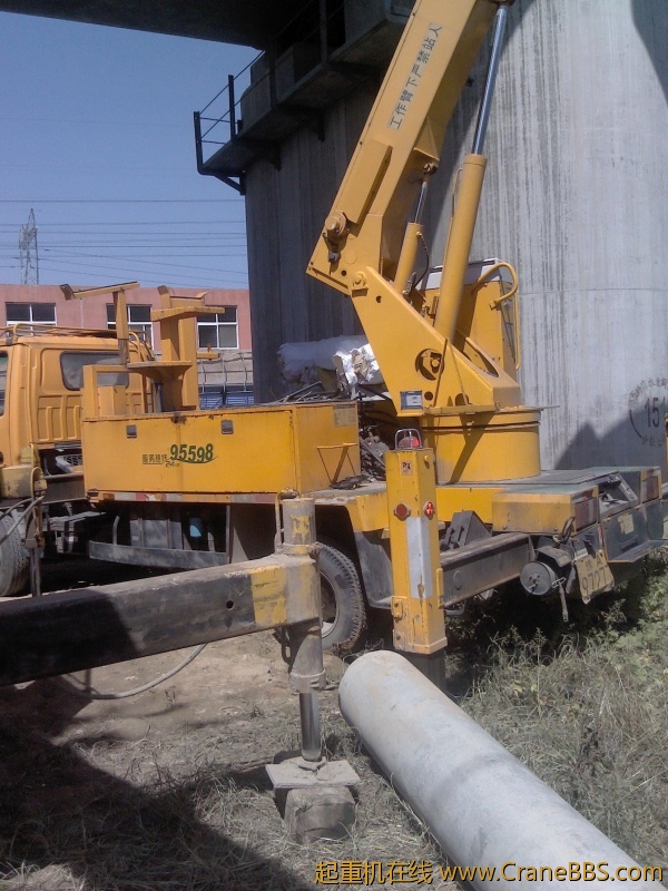 怎么是双变幅油缸？