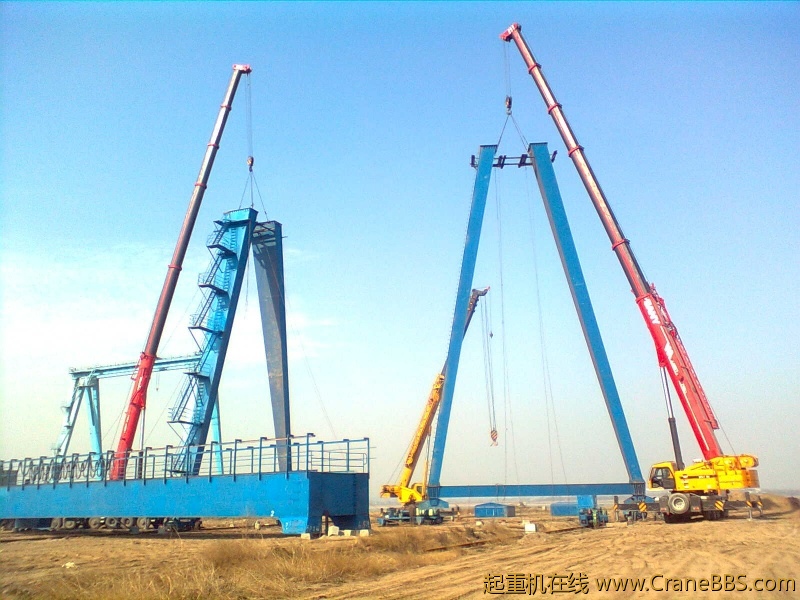 两台吊车分别吊装两侧立柱