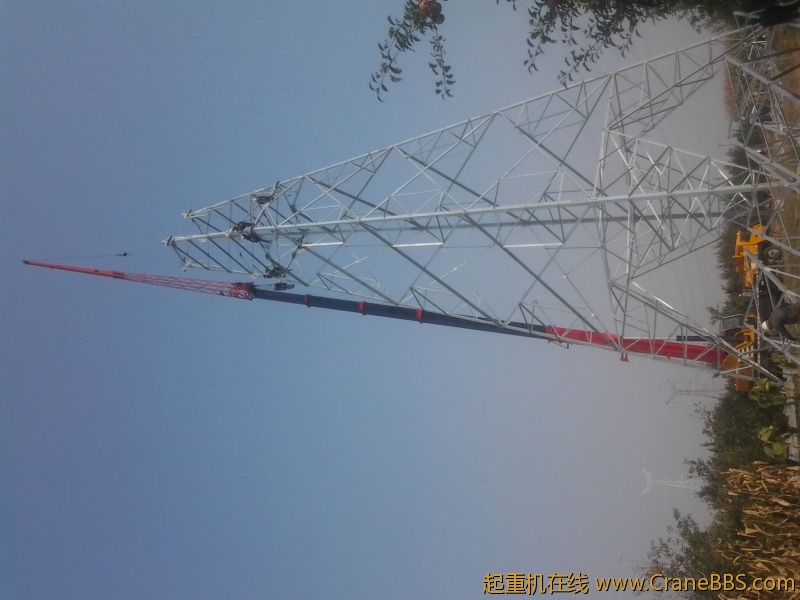 工人拧螺丝太慢了