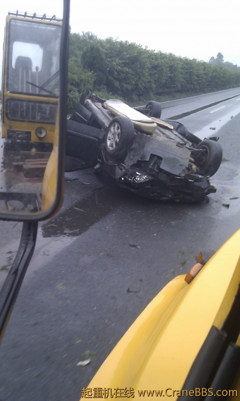 回去的高速路上看到的！三厢变两厢！猜猜什么车？？