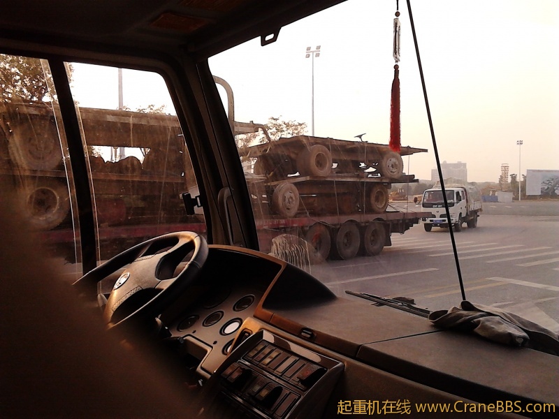 嘿 哥们要吊车吗？