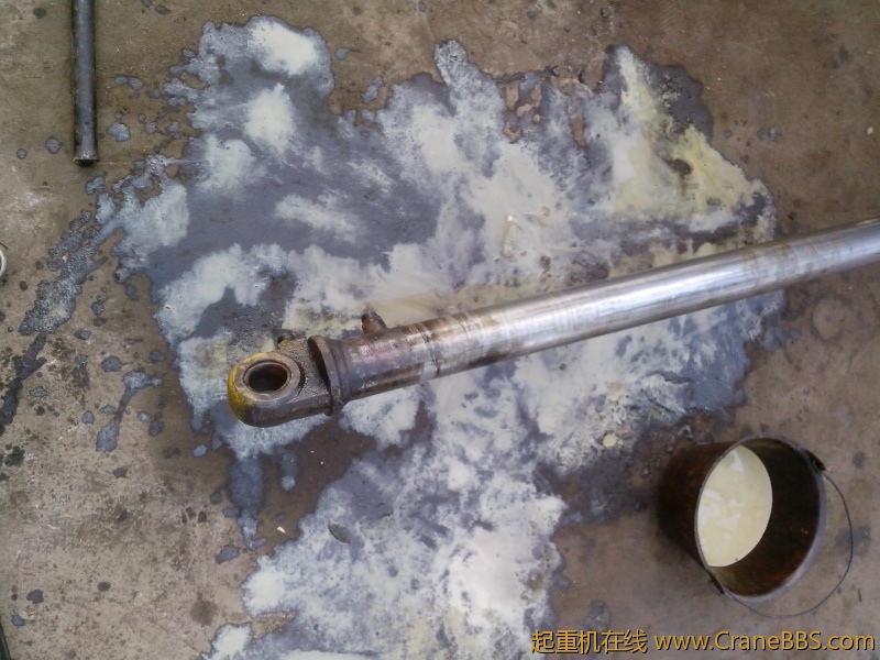 液压油全部变质，今天全换