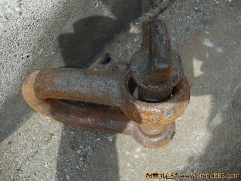 卸扣的横卸不配套2011年8月5日---上安公司.JPG