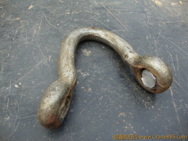 拉断的12.5吨卸扣.JPG