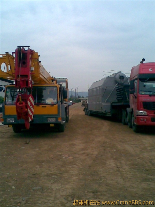 长江55吨，新车首吊。33吨6.5米幅度。对于从来没有开过先导车的来说是个考验，吊的时候三条腿都松了，太紧张 ...