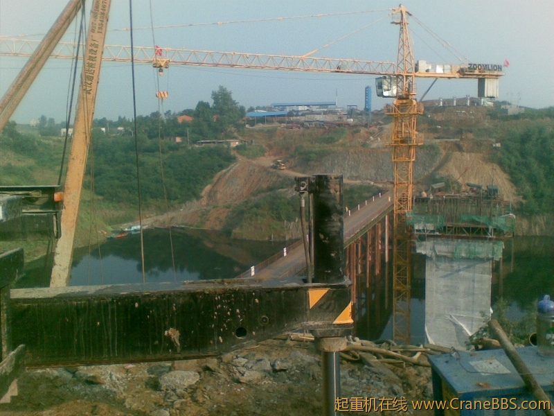 这是跑到河这边了，搙个桩机。