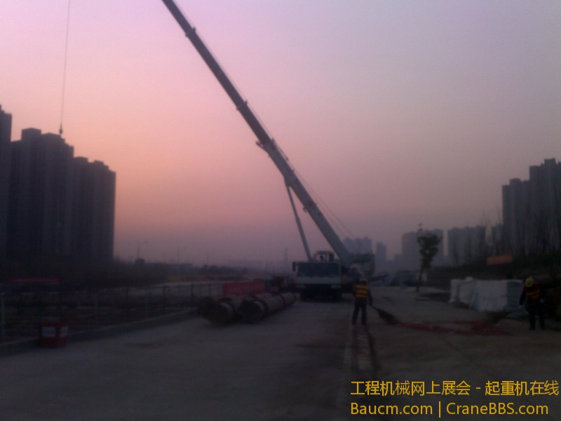 新车到工地开工放炮