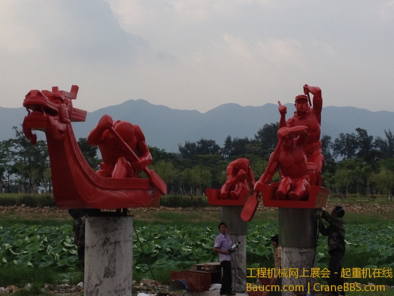 雕塑划龙舟
