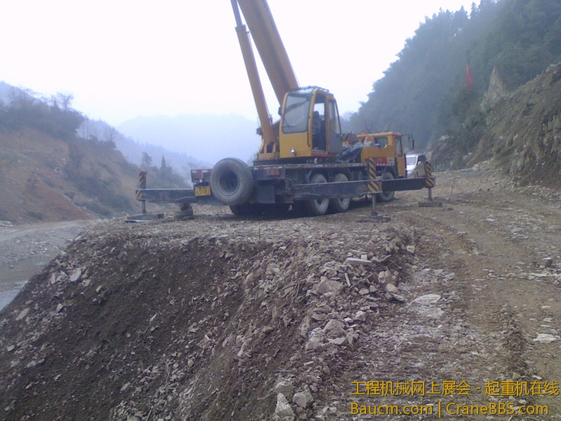 给我的感觉这不是16吨吊车