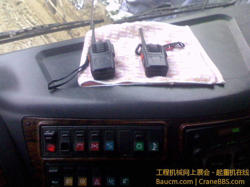 为了施工需要配了对讲机