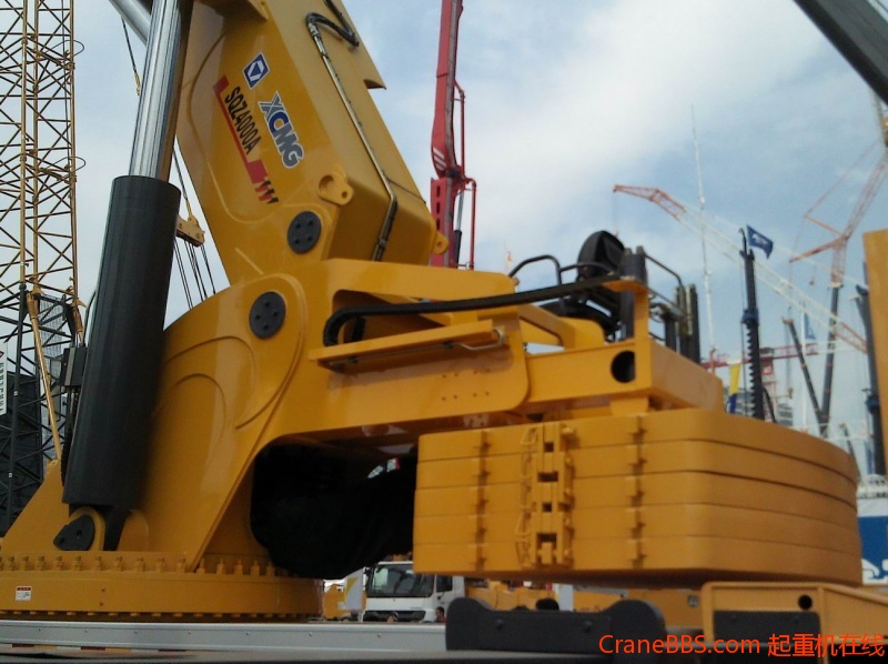 第一次见带这么多配重的随车吊