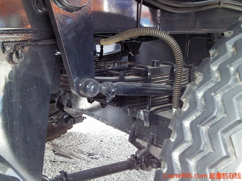 车轴上就一光杆,没差速器和传动轴