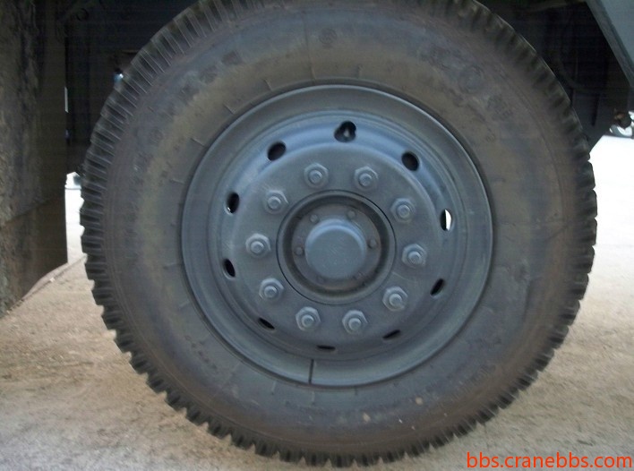 前部轮胎.jpg