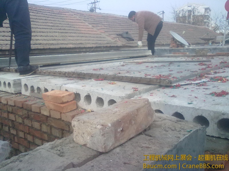 这个叫滑道 楼板放上面一推就走了