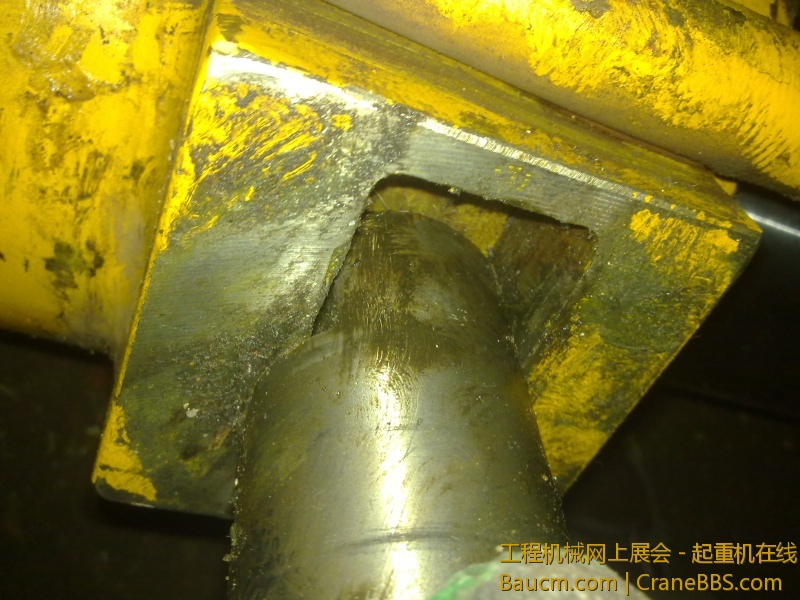 油缸尾部感觉太狂了