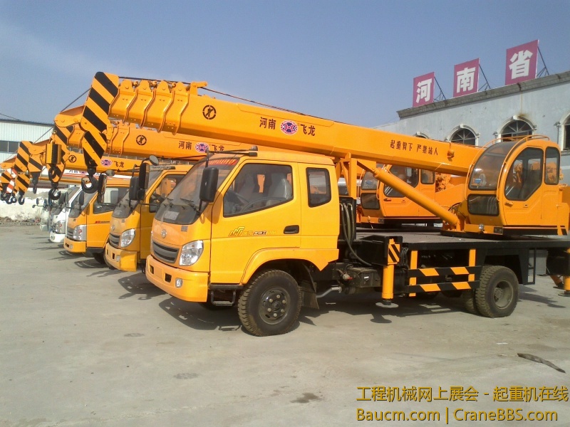 进了大门,一排成品车欢迎!